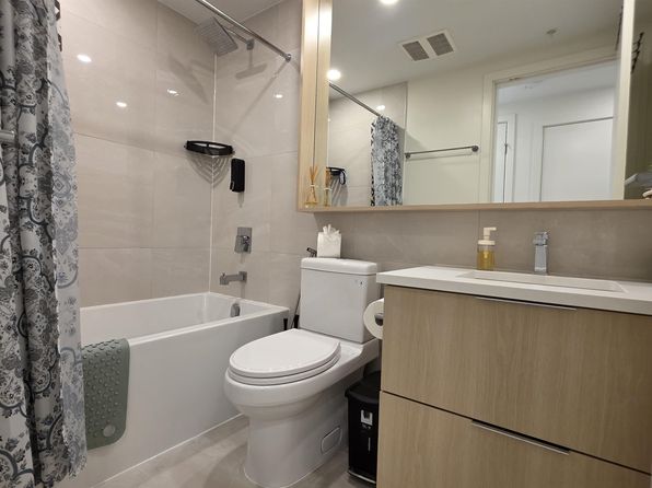 2 bedroom rental in Surrey — photo 11