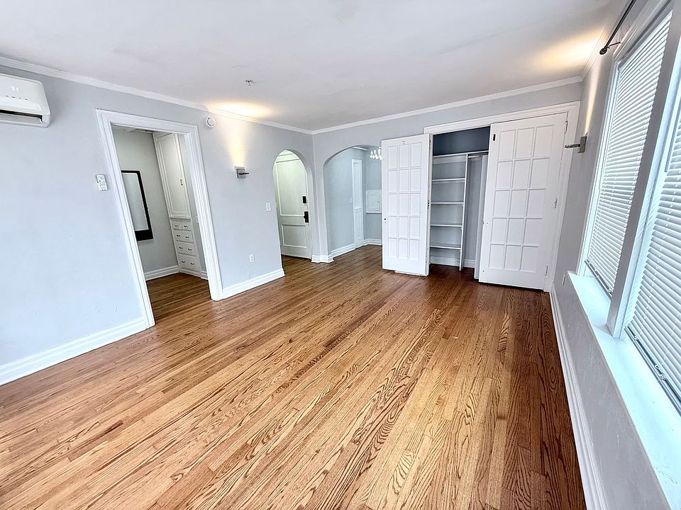 1st image of 2420 1/2 N Robinson Ave #1
