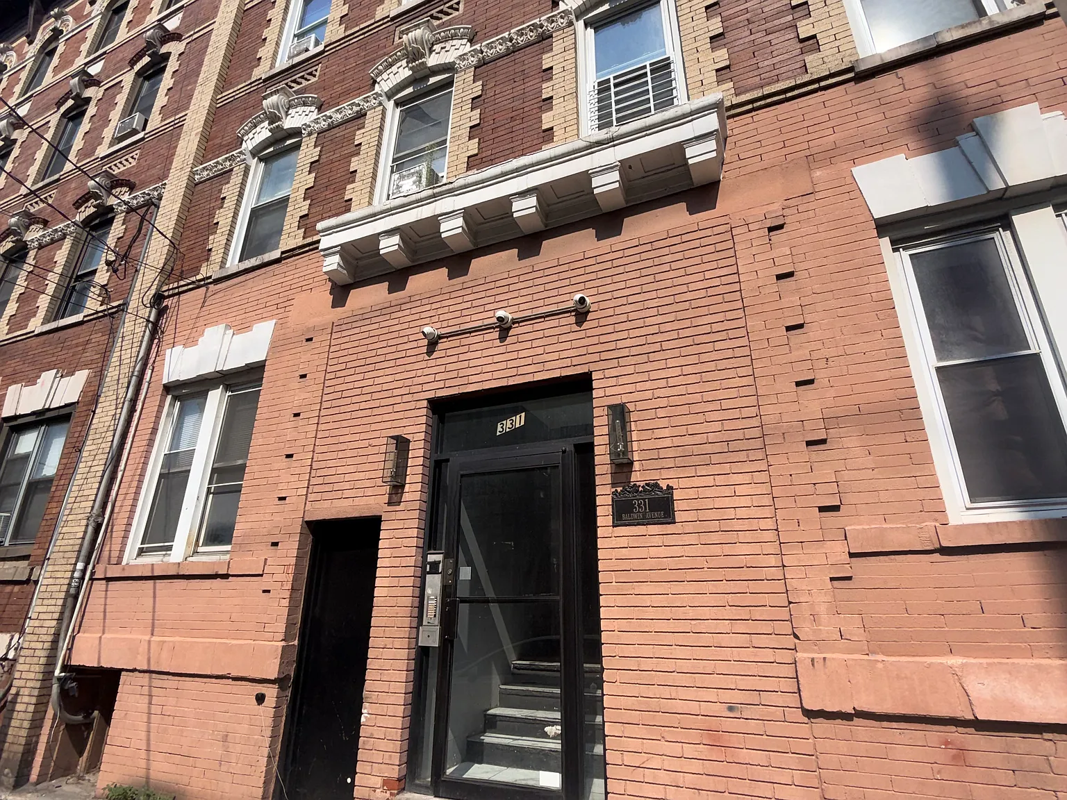 331 Baldwin Ave — Photo 1