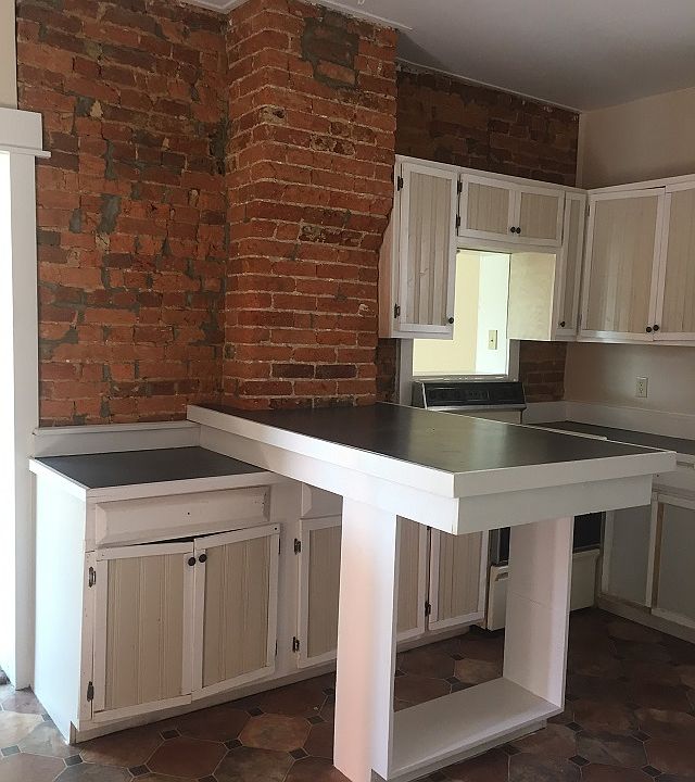 1st image of 125 E Franklin St APT 1R