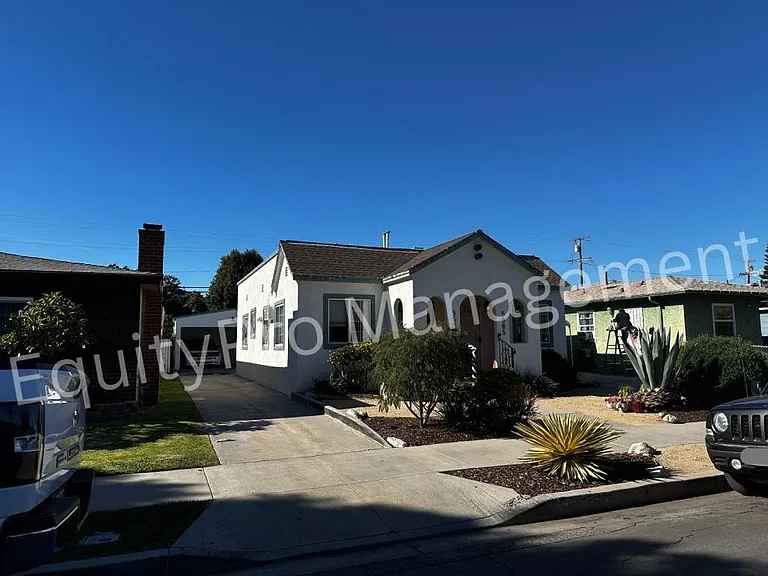 5583 California Ave — Photo 3