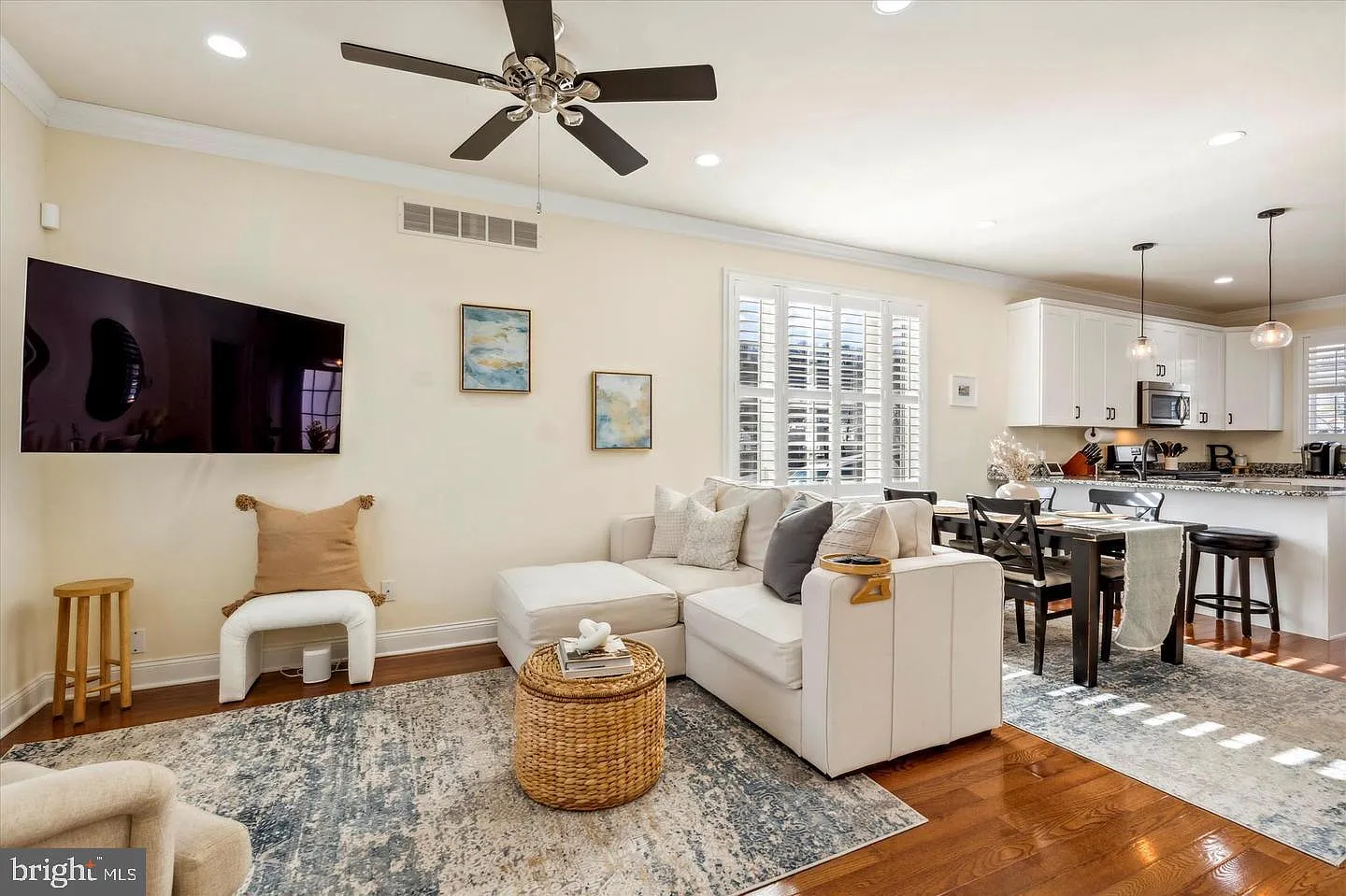 3 bed, 2.5 bath, 1884 sqft, $3,800 — Photo 2
