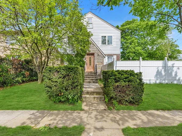 69-81 179th St, Fresh Meadows, NY 11365
