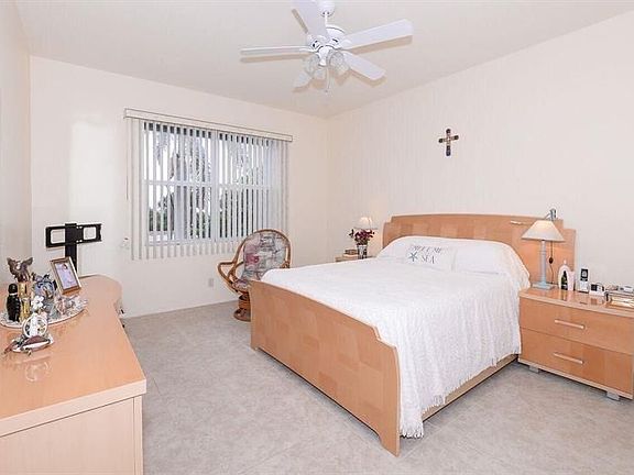 3rd image of 204 Mariner Bay Blvd