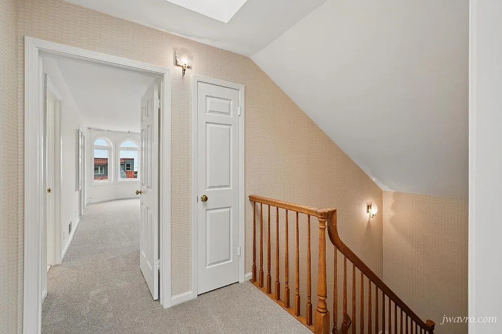 Fantastic 4 bedroom Single Family Home — Photo 4