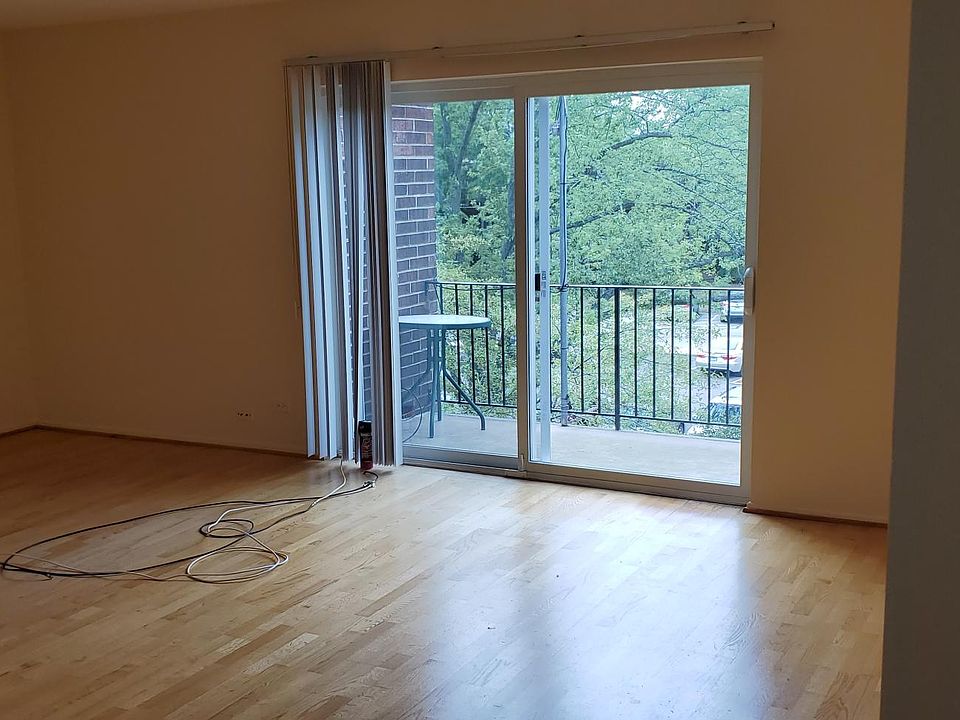 living room with access to balcony and oversized balcony