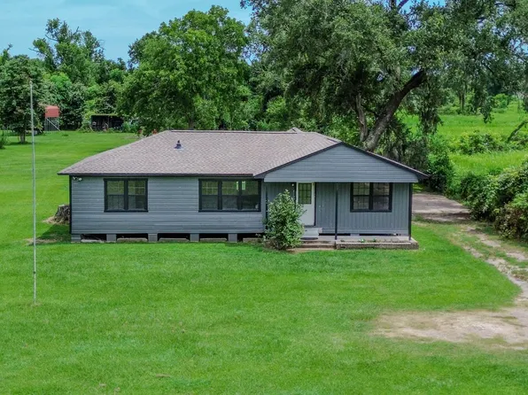 6615 Live Oak Dr, Jones Creek, TX 77541