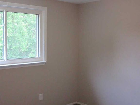 5th image of 2342 Town Ct
