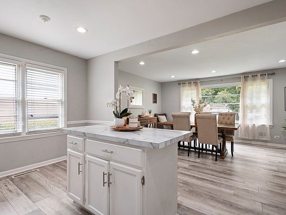 5th image of 10925 McVicker Ave