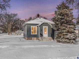 311 S 1st St, Beresford, SD 57004