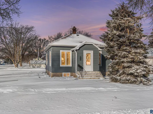 311 S 1st St, Beresford, SD 57004