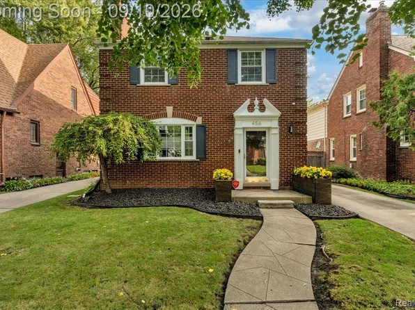 456 Manor St, Grosse Pointe Farms, MI 48236