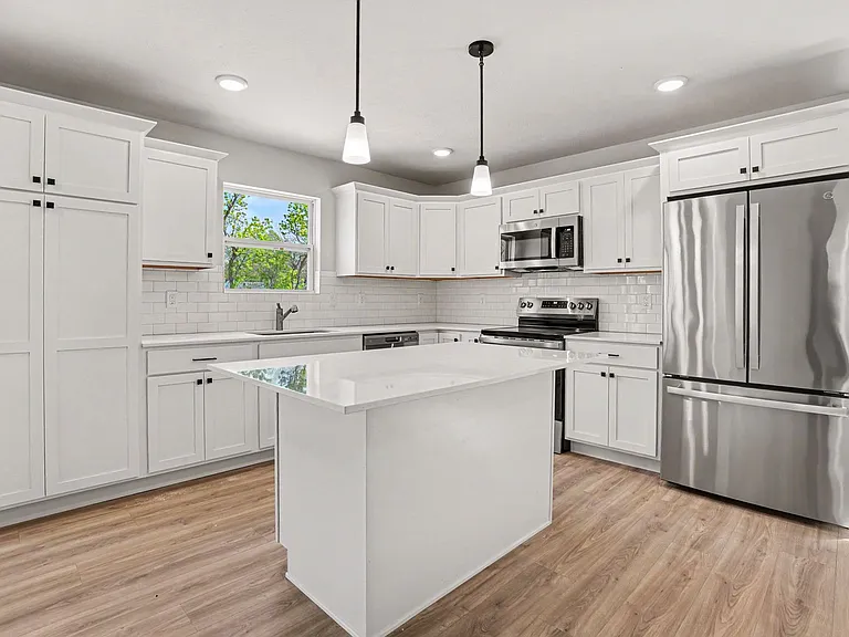 360 N Sherman St — Photo 3