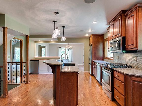 4th image of 1704 Westbank Way