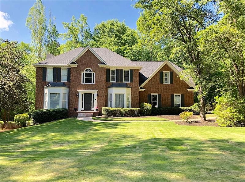 1st image of 829 Pinehurst Dr