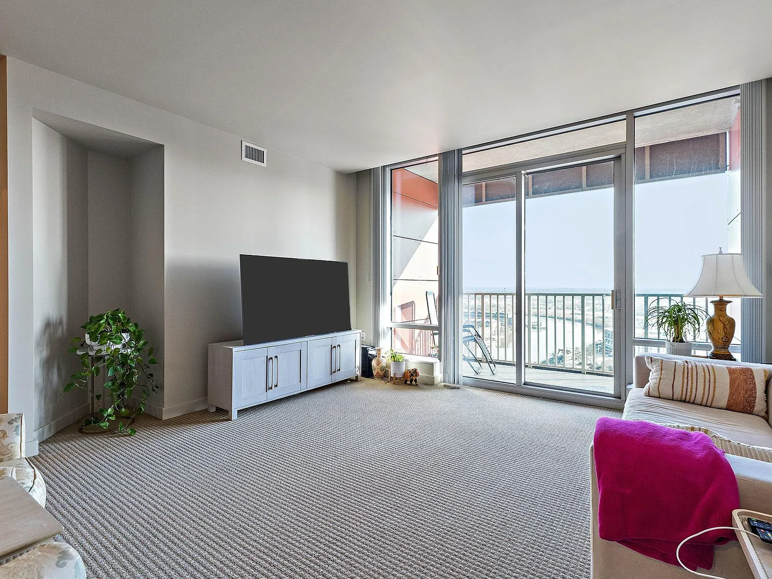 1 bed, 830 sqft, $1,800 — Photo 4