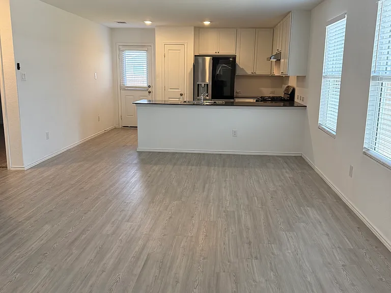 9201 Luciano Pl — Photo 3