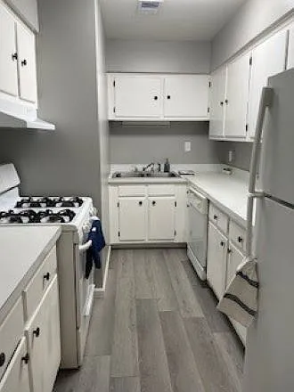 2 bed, 950 sqft, $799 — Photo 2