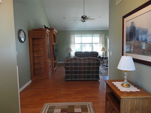 4th image of 220 E Big Timber Dr