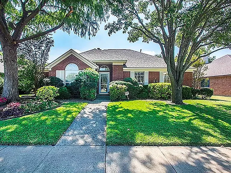 1416 Country Ln — Photo 1
