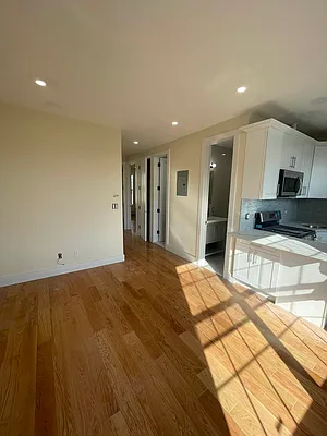 Rented by Hudson Exclusive | media 42