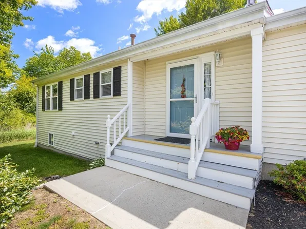 37 Brookbend Way E #84, East Bridgewater, MA 02333