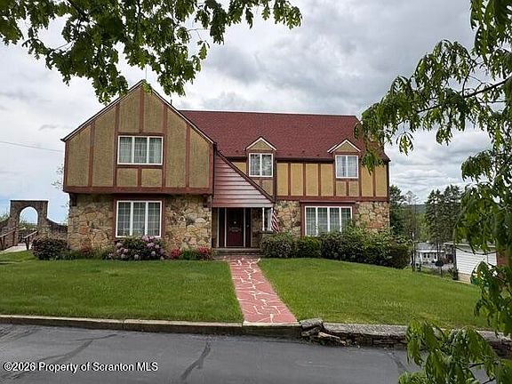 3rd image of 828 Glenwood Rd