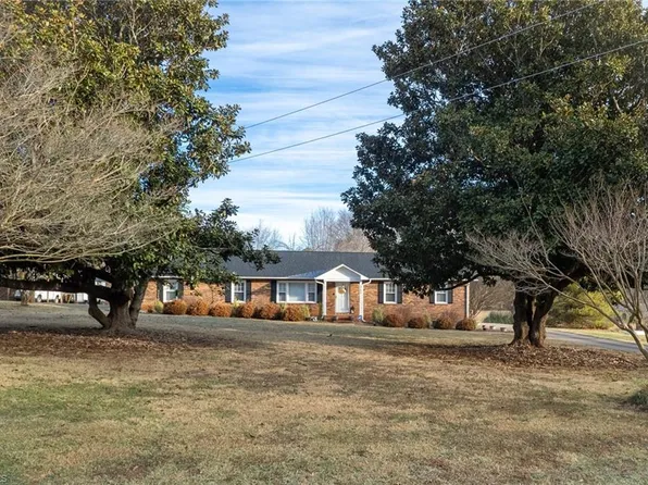 363 Baileys Chapel Rd, Advance, NC 27006