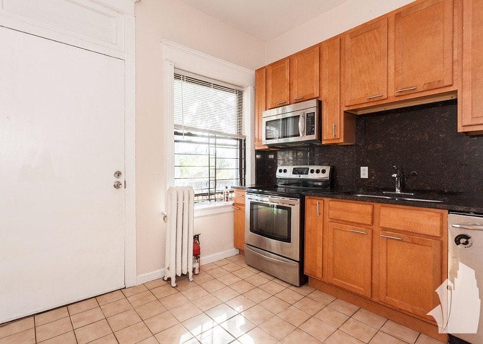 1st image of 941 W Windsor Avenue # Fl 3rd