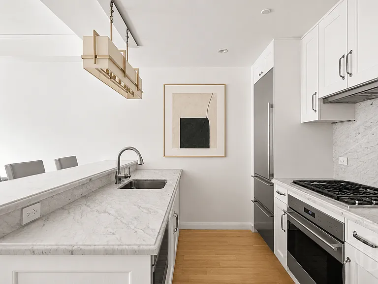 225 E 19th St #605 — Photo 3