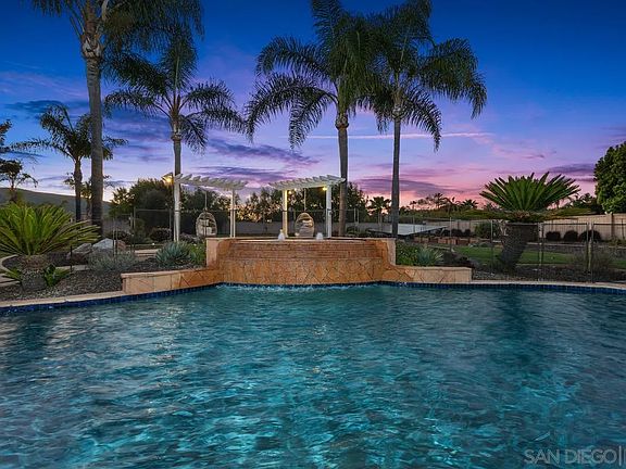 3rd image of 1751 Victoria Way