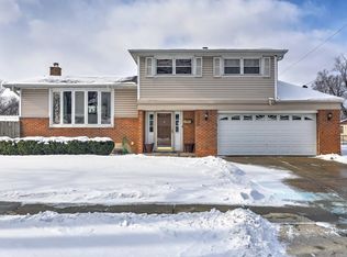 1426 Danbury Ln, Des Plaines, IL 60018