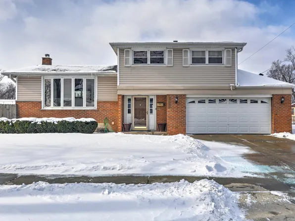 1426 Danbury Ln, Des Plaines, IL 60018