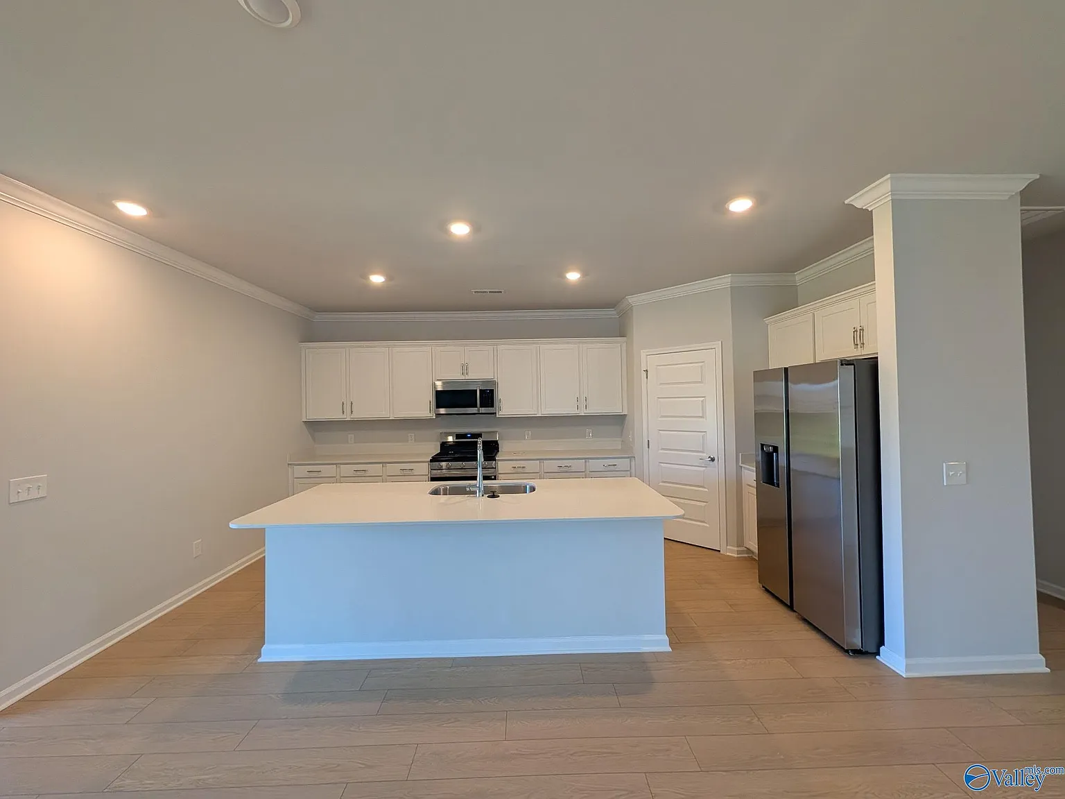 4 bed, 3.0 bath, 1938 sqft, $1,995 — Photo 4