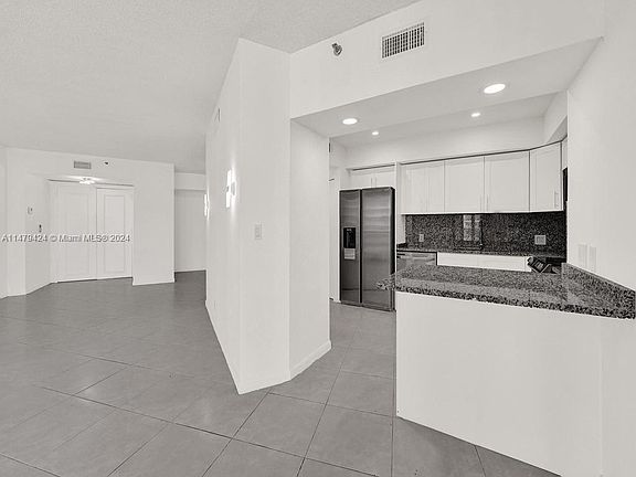 4th image of 20281 E Country Club Dr APT 710