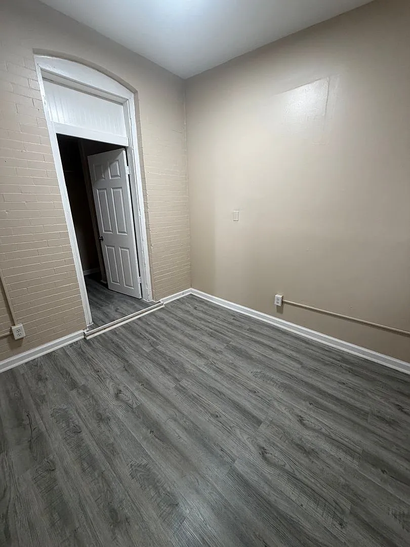 519 S Liberty St Apt 6 — Photo 2