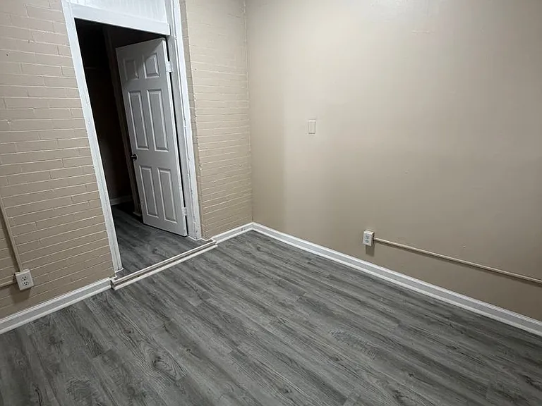 519 S Liberty St #6 — Photo 2