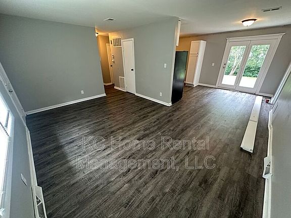 4th image of 8409 E 111th St