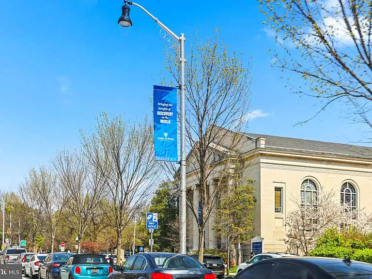 1 E University Pkwy #106 — Photo 43