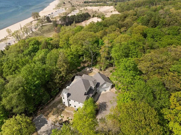 690 Dunegrass Circle Dr, Saugatuck, MI 49453