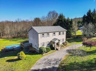 111 Hidden Valley Dr, Lake Ariel, PA 18436