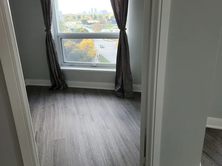 135 Village Green Sq #623 — Photo 6