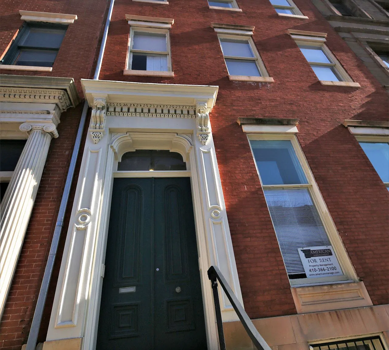 717 Washington Place — Photo 2