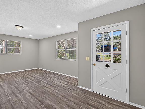 2nd image of 417 Pine Ave