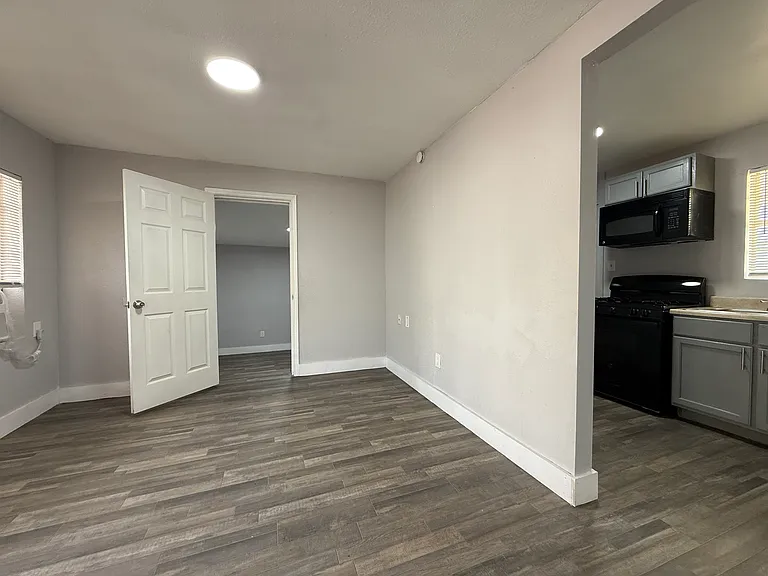 650 Riverside Dr — Photo 1