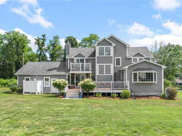 12 Windward Cir, Warwick, RI 02889