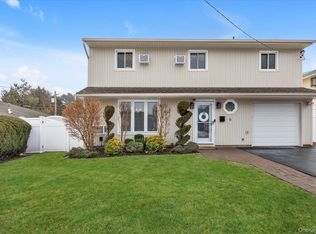 6 Cedar Drive E, Plainview, NY 11803