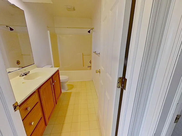 2858 Woodmont Dr — Photo 9