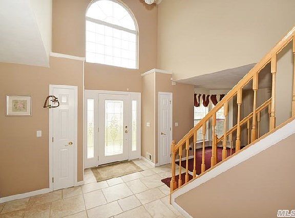 2nd image of 1 Somerset Dr