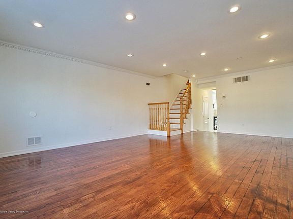 4th image of 46 Ludwig Ln